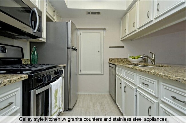 Building Photo - 16115 Windermere Dr