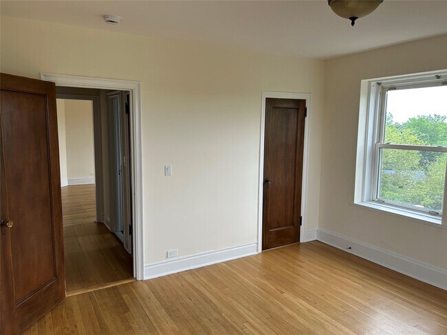 Building Photo - 490 Bleeker Ave