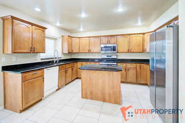 Building Photo - 4638 Seminole Cir