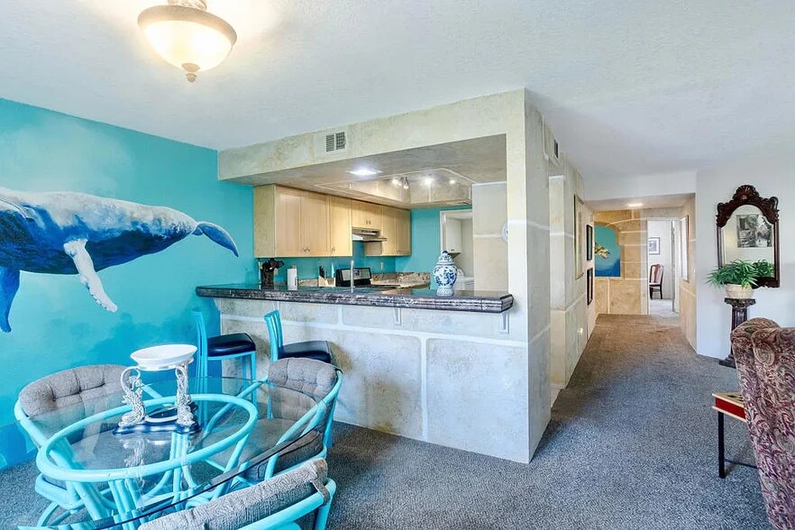 Dining area and bar - 35200 Cathedral Canyon Dr