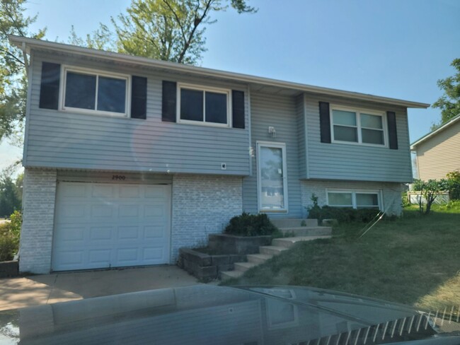 Primary Photo - Marion 3 bedroom 1 bath additional family ...