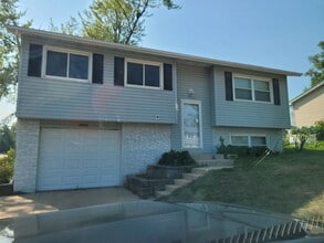 Building Photo - Marion 3 bedroom 1 bath additional family room, new carpet & Appliances, 1 stall garage, fenced y...