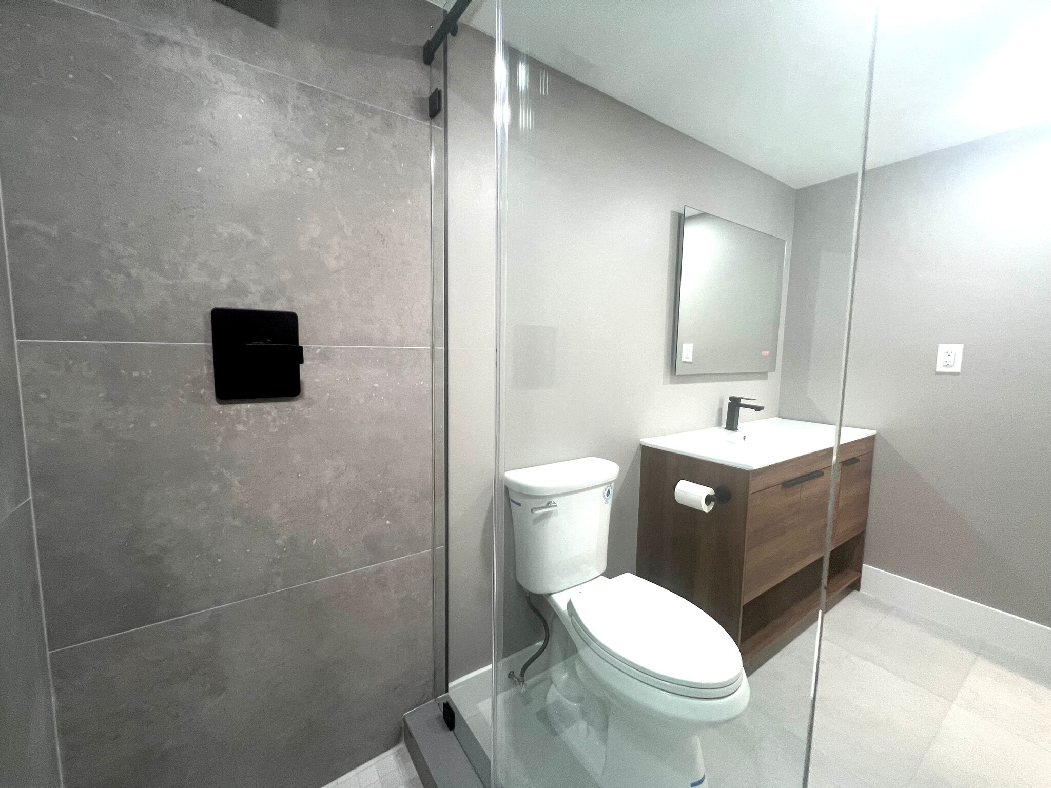 Building Photo - 2401 Collins Ave