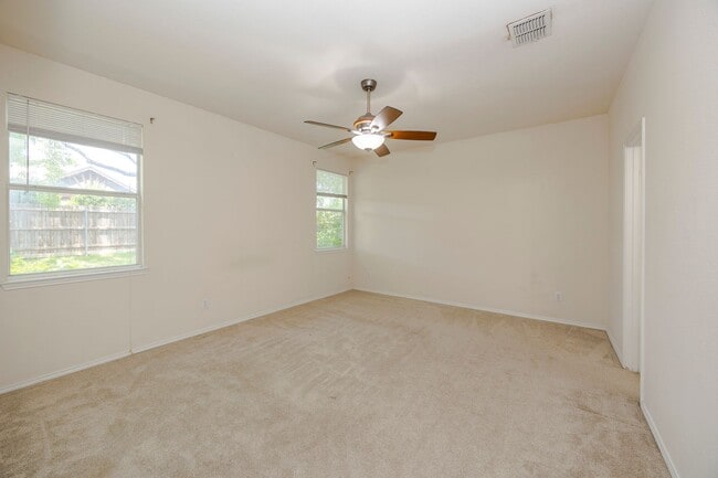 Building Photo - Great one story house with 3 bedrooms & st...