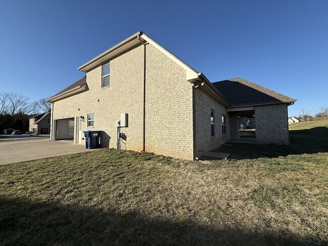 Building Photo - 1124 Watercress Ct