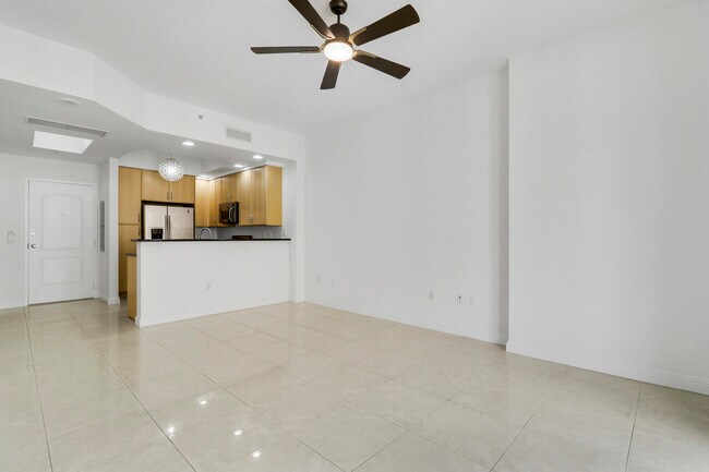 Building Photo - 801 S Olive Ave