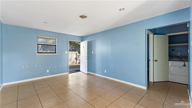 Building Photo - 8 E Champion St