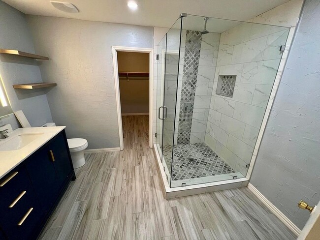 Building Photo - 2752 Peach Dr