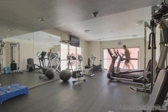 Building Photo - 1240 India St