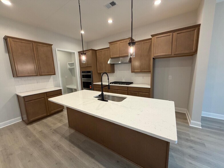 Building Photo - 105 Winding Stream Cir