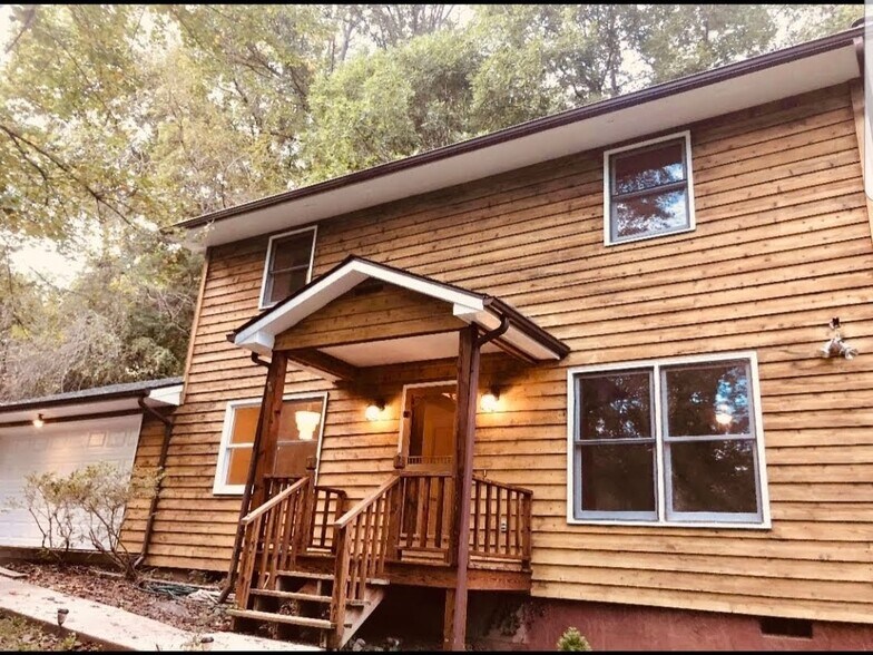 Building Photo - 99 Oak Ter