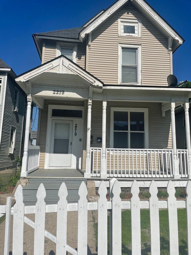 Building Photo - 2219 5th Ave S