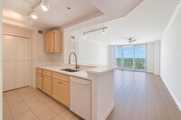 Building Photo - 2665 SW 37th Ave