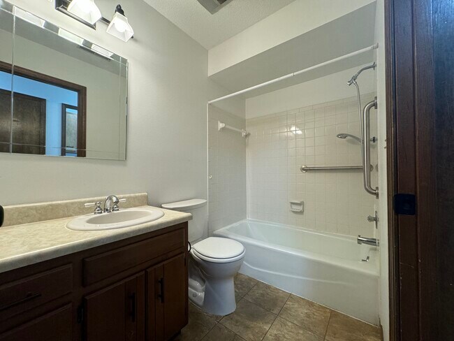 Building Photo - 8813 Beacon Woods Pl