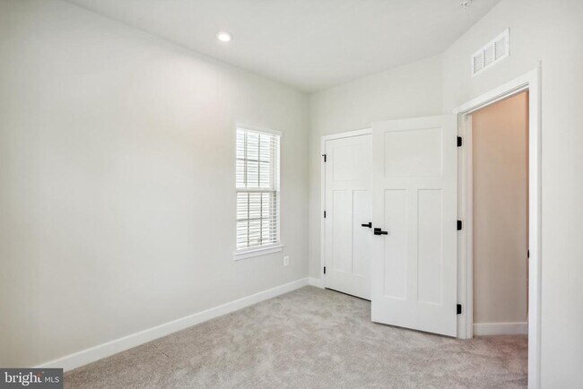 Building Photo - 19753 Grn Vlg Dr