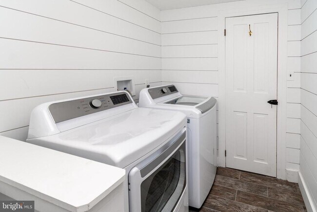 Building Photo - 180 Municipal Rd