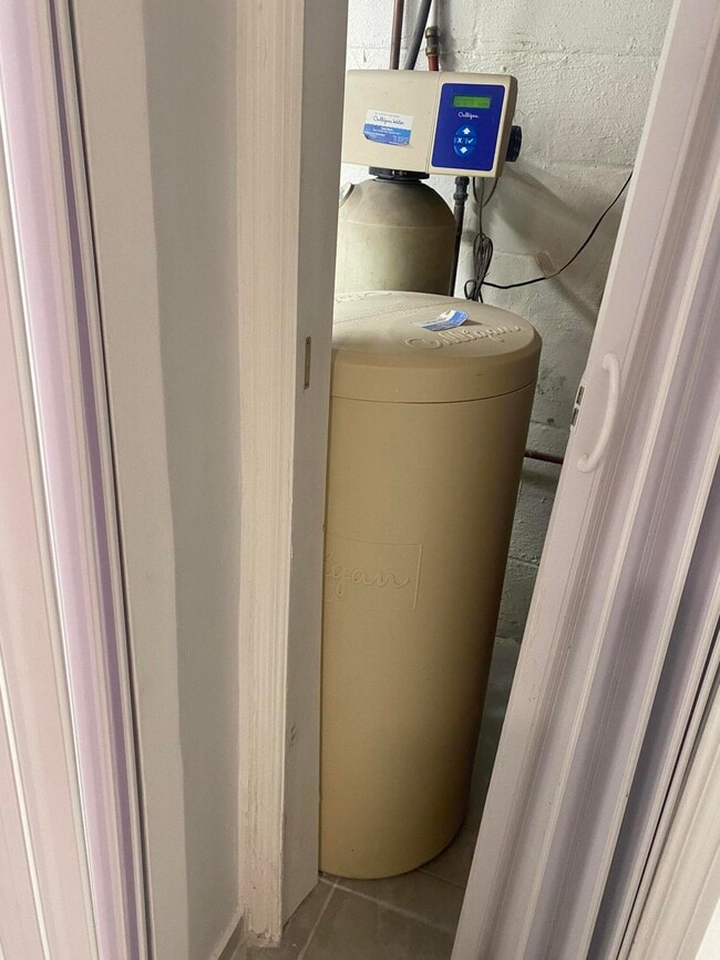 Building Photo - 5015 N Territorial Rd