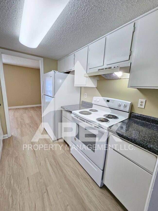 Building Photo - MOVE-IN SPECIAL, $1 RENT!! - Nice 2Bd - 1.5 Ba. Town House in West Knox off Cedar Bluff!