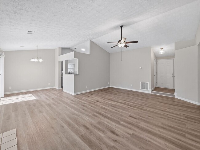 Building Photo - Charming Updated Ranch on Cul-de-Sac with Designer Finishes in Prime Kennesaw Location