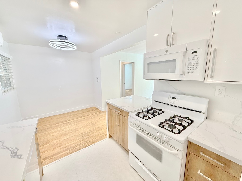 Building Photo - 618 Lincoln Blvd