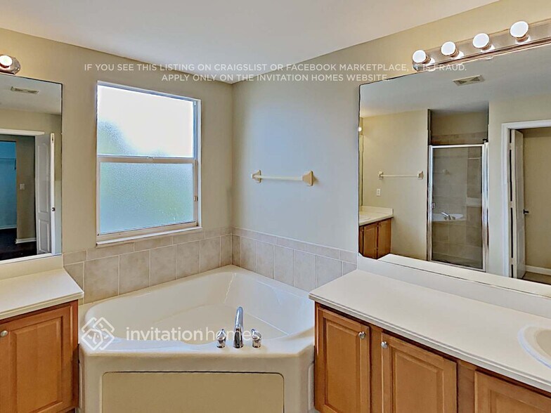 Building Photo - 276 Berenger Walk
