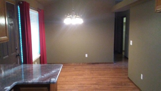 Building Photo - PRE-LEASING FOR FALL. 3 bed, 2 bath, 2 car garage home in Woodcreek Addition!