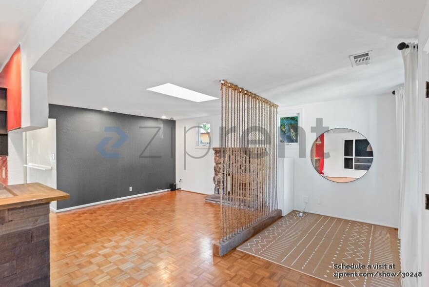 Building Photo - Unit