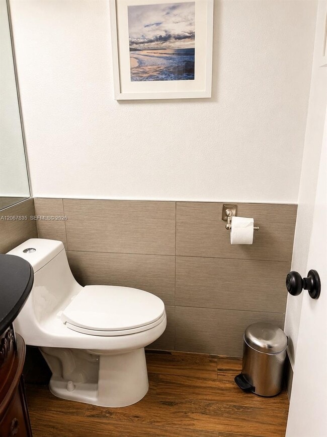 Building Photo - 4633 Vilabella Dr