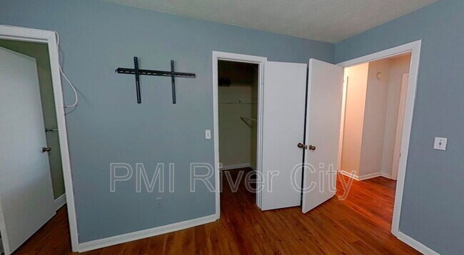 Building Photo - 5998 Greenwillow Ln S