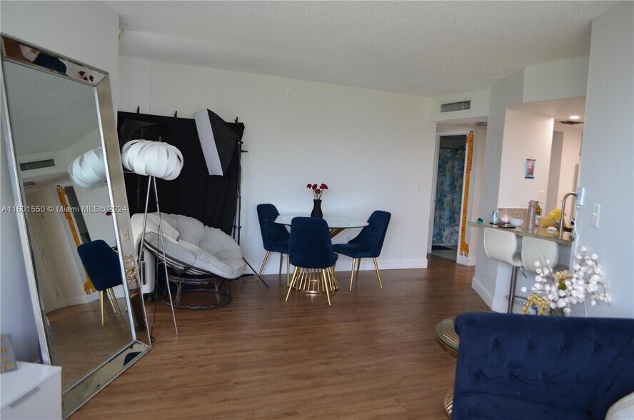 Building Photo - 7125 NW 186th St