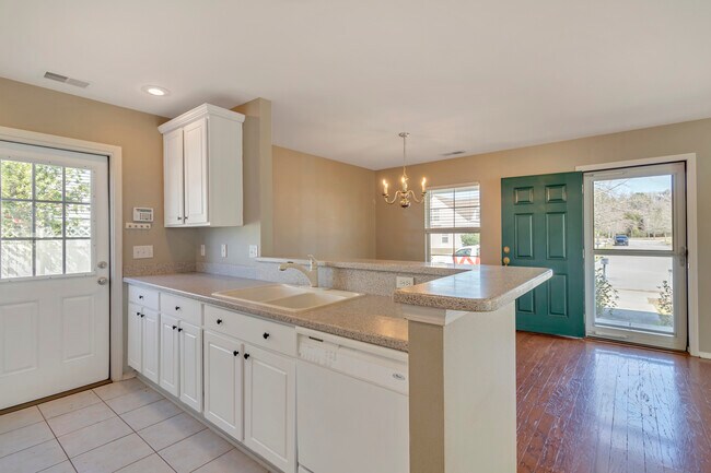 Building Photo - 19 Bushwood Dr