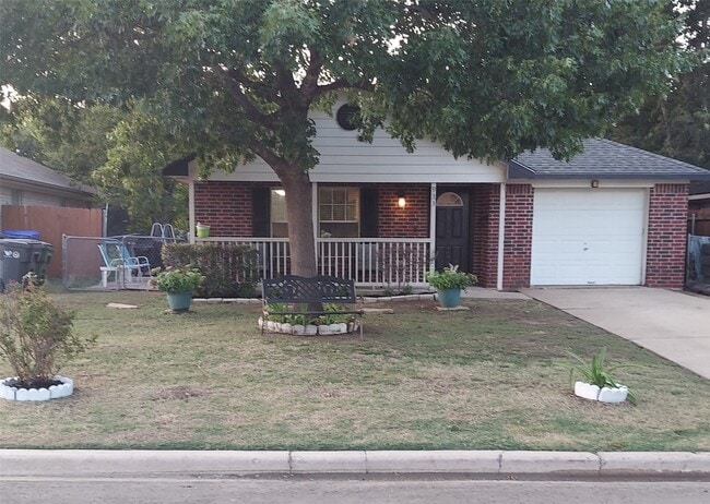 Primary Photo - 933 Valentine Ave