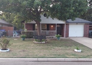 Building Photo - 933 Valentine Ave