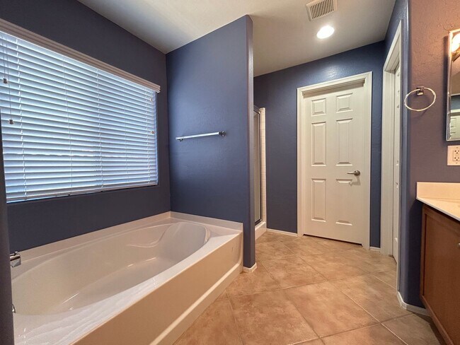 Building Photo - Gated 3-Bedroom 3-Bathroom Home in Southwest!