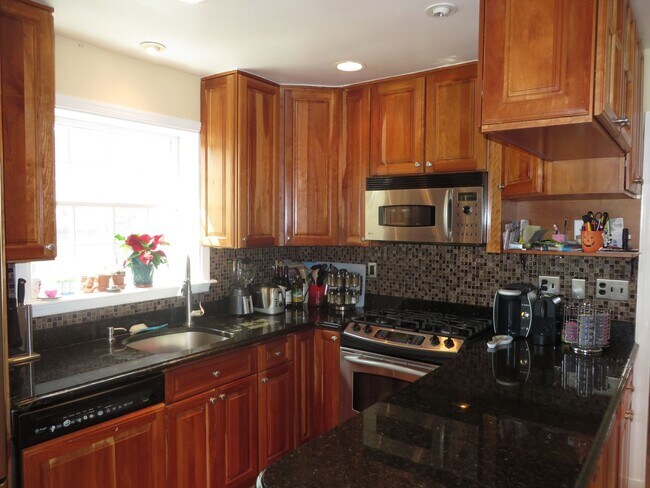 Building Photo - This home has so much to offer! MUST SEE!