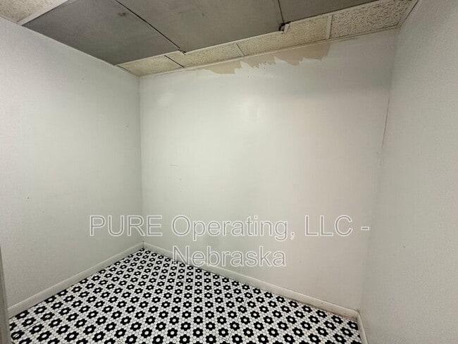 Building Photo - 5011 Miami St