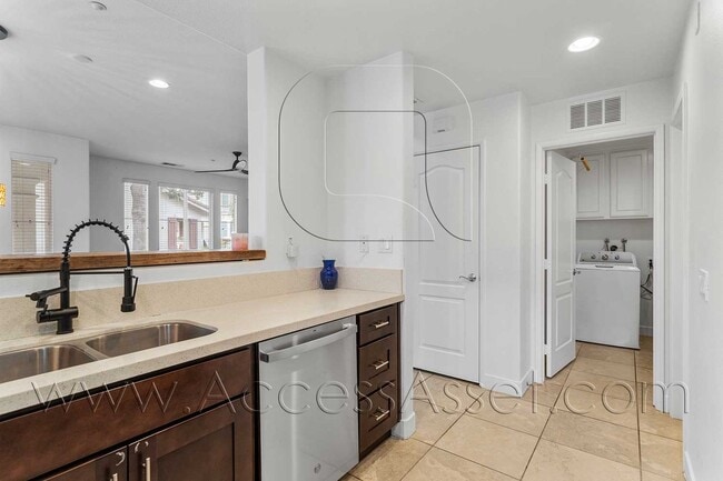 Building Photo - Spacious & Stylish 3 Bed/3.5 Bath Home In Temecula's Harveston Lake Community!