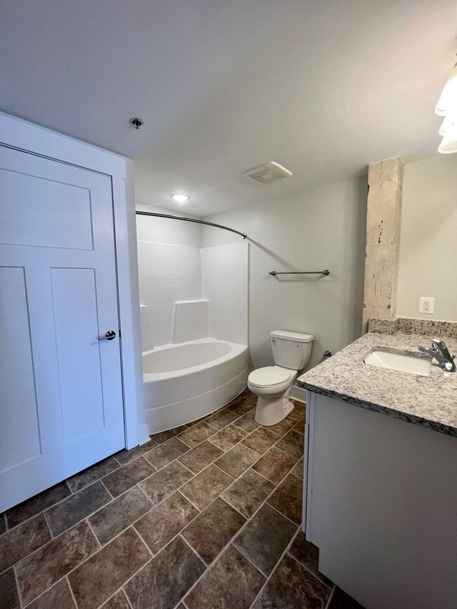 Building Photo - Beautiful 2 Bed in Historic Downtown Frede...