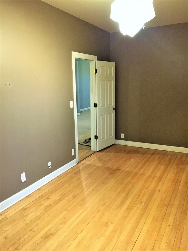 Building Photo - 3926 W Byron St