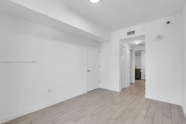 Building Photo - 321 NE 26th St