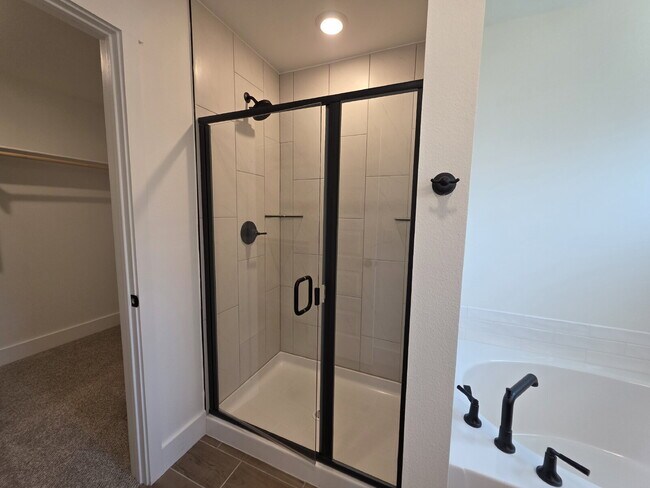 Building Photo - 8760 Sunspire Ln