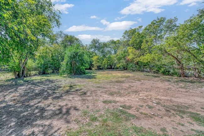 Building Photo - Newly Remodeled 2BD 1BA Home in Waco