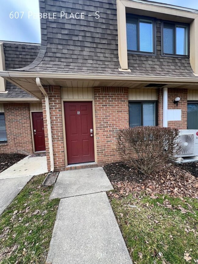 Building Photo - 607 Pebble Pl Dr