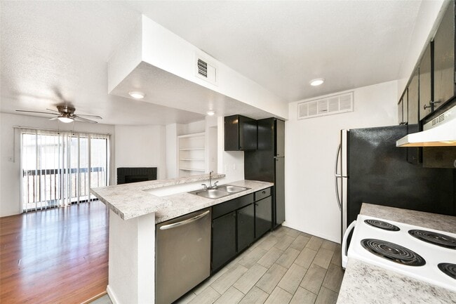 Building Photo - 12905 Woodforest Blvd