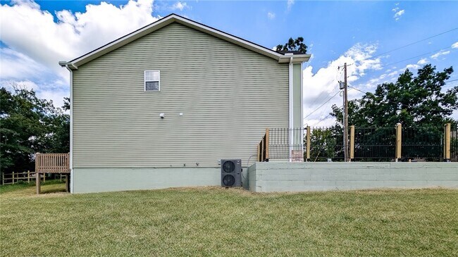 Building Photo - 4 McHugh Ln