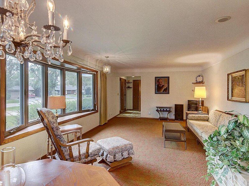 Building Photo - 13300 W Sunny View Dr