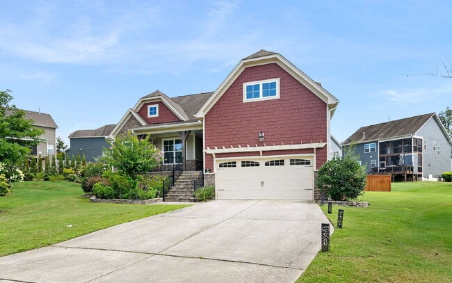 Building Photo - "Luxurious 4-Bedroom Retreat with Third Fl...