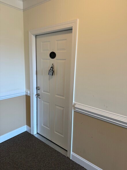 Building Photo - 6801 Hanesbrook Cir