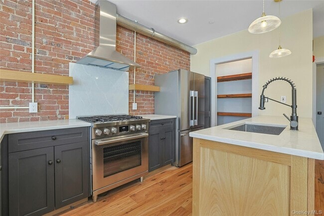 Building Photo - 19 Main St