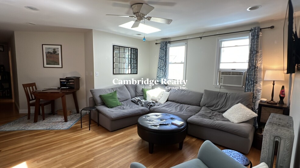Primary Photo - 24 Burnham St